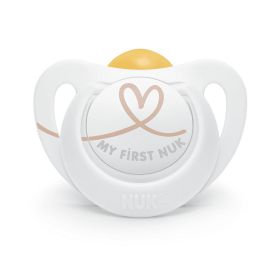 Каучукова залъгалка 0-6 м. бяло със сърце NUK Star + кутийка